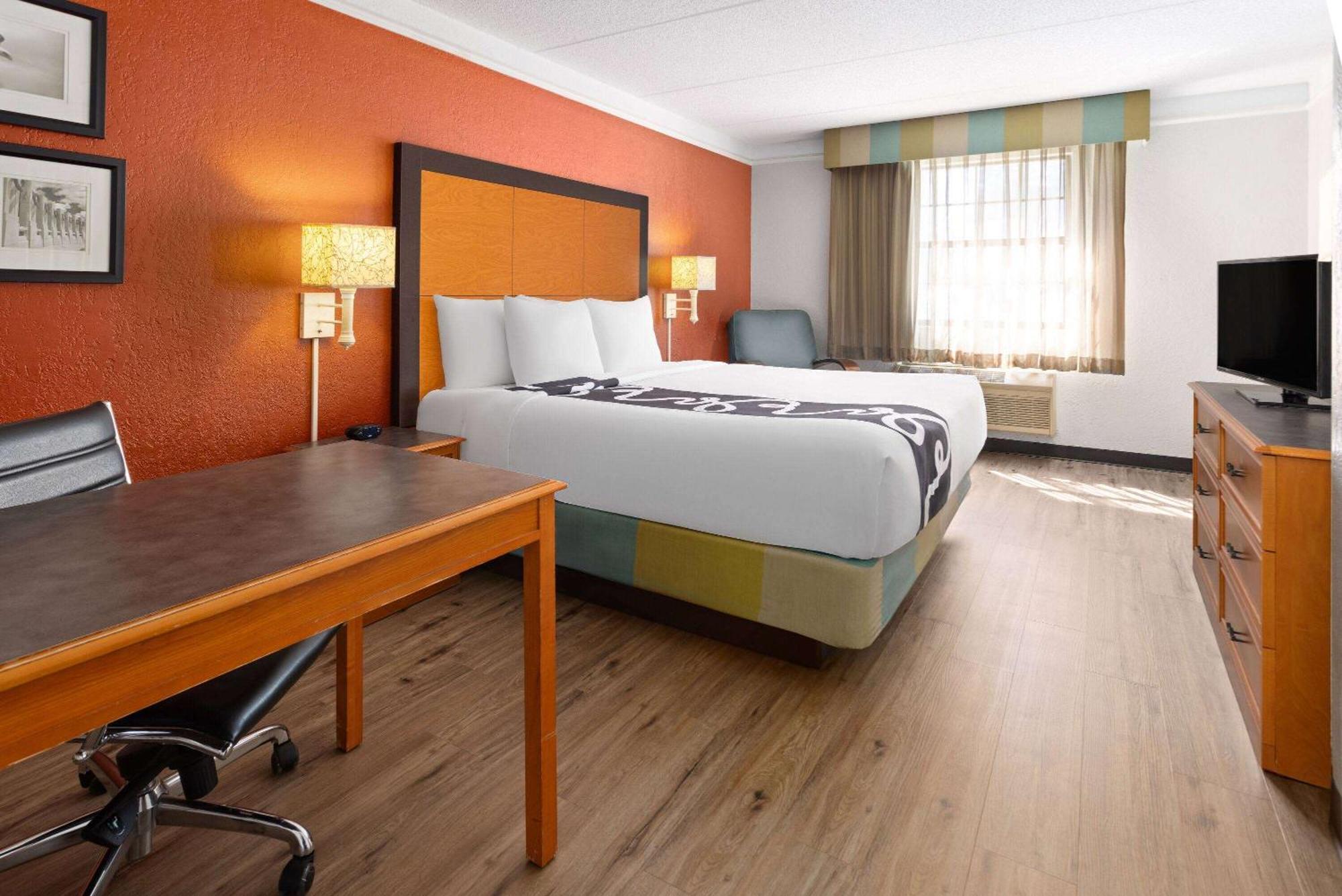 Hotel La Quinta By Wyndham Pittsburgh Airport 3*